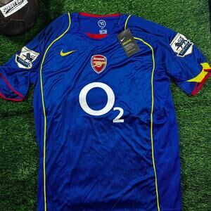 Arsenal 2004/2005 nike away football